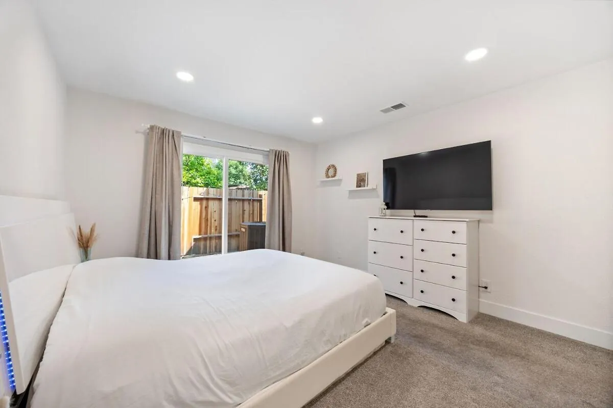 Modern Downtown Escape Sleeps 10 Vila Sacramento 0*,  Estados Unidos da América
