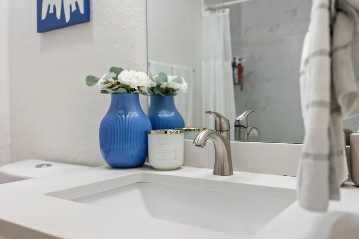 Modern Downtown Escape Sleeps 10 Vila Sacramento