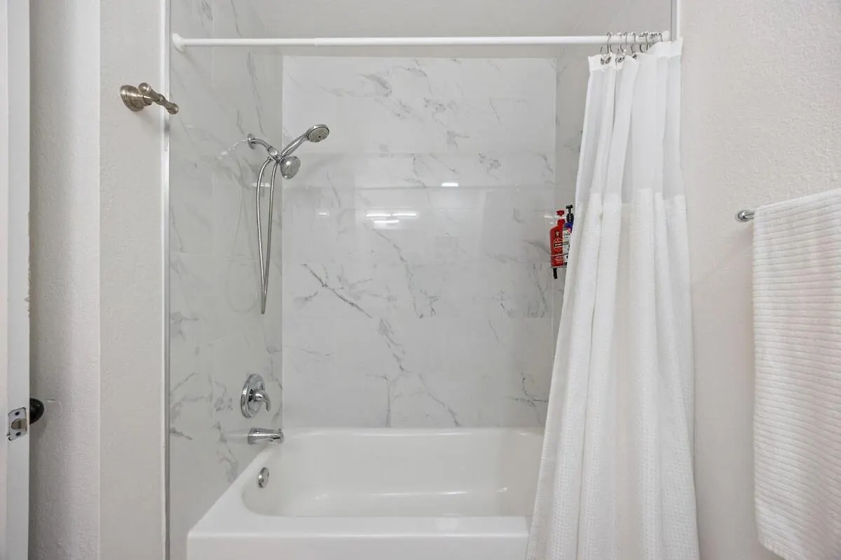 Modern Downtown Escape Sleeps 10 Vila Sacramento Casa de Férias
