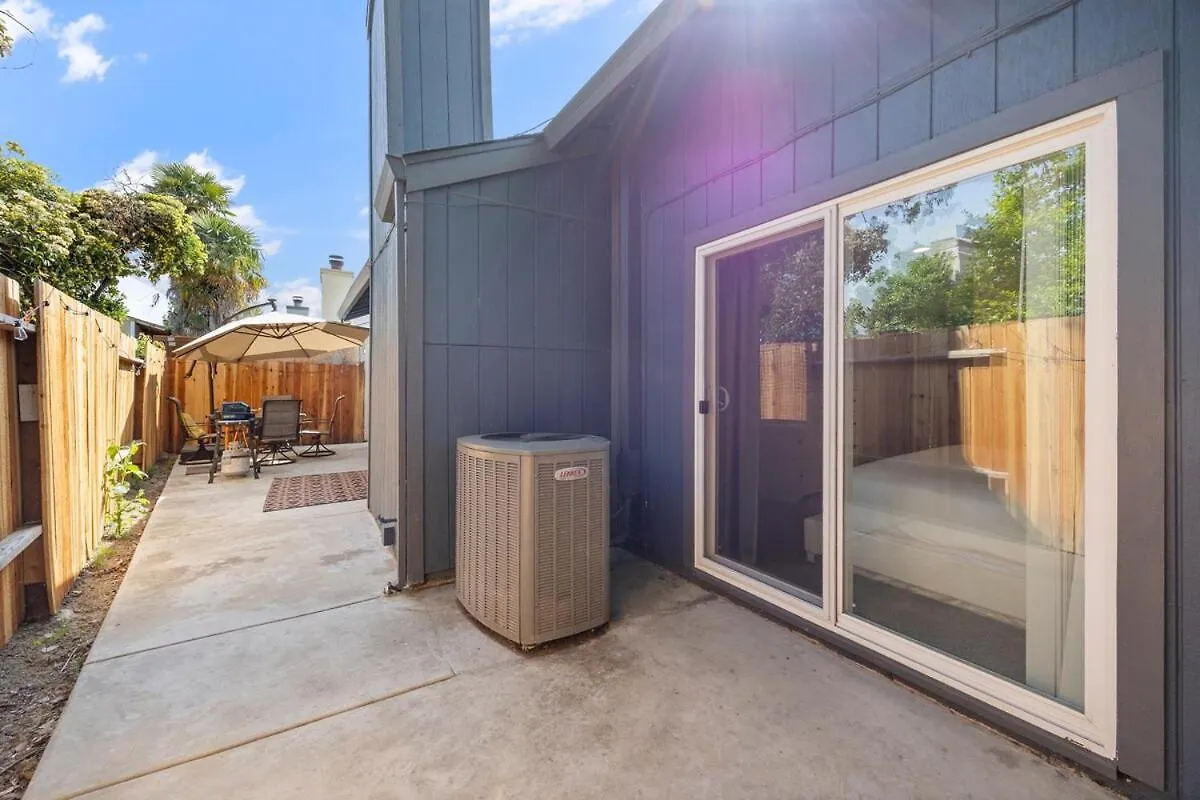 Modern Downtown Escape Sleeps 10 Vila Sacramento Casa de Férias
